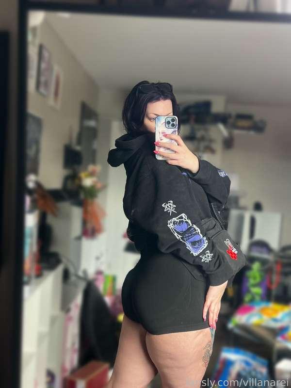 I heard someone ordered a big booty goth girlfriend? 🍑

#fyp #tall #tallgirl #goth #gothgirl #altgirl #alternative #purplehair #thicc #musclemommy #bigbooty #booty #butt #bigbutt #glutes #bigass #pawg #bootyshorts