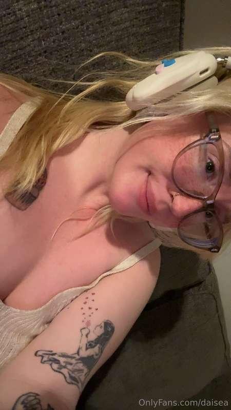 i’m here i pwomiss do u wanna see boob