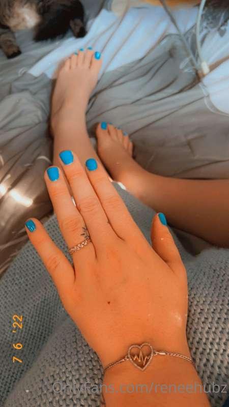 Who wants to pay for my next pedicure? 🥺💖