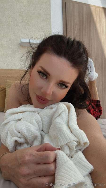 https://onlyfans.com/luna_rouletteToday I am a naughty and h..