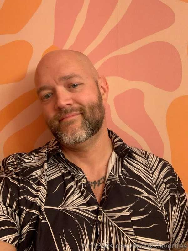 Rare photo of Daddy with a shirt on…😘😘😘😘