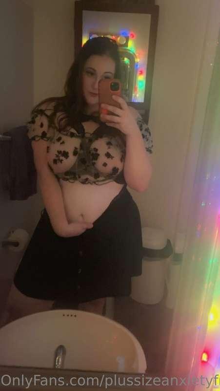 HMU for content or to talk ❤️😘