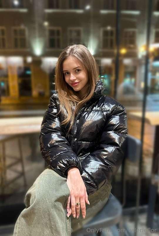 Came to a cozy cafe for an evening coffee and dessert 🧁 
I l..