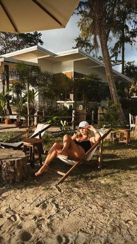 Sometimes you just need to pause😍😍Sink into a sunbed, feel t..