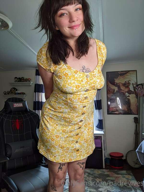 I look pretty in yellow. ;) I also look very pretty in all o..