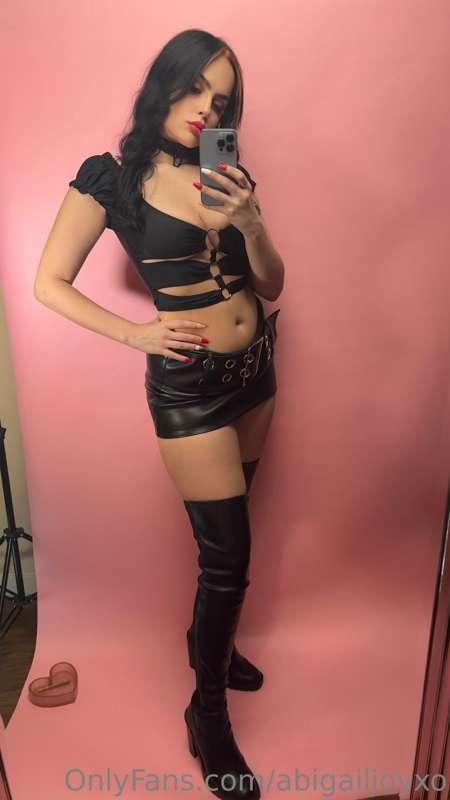 Wanna smoke a j w/ me? :)
(3 pic set)