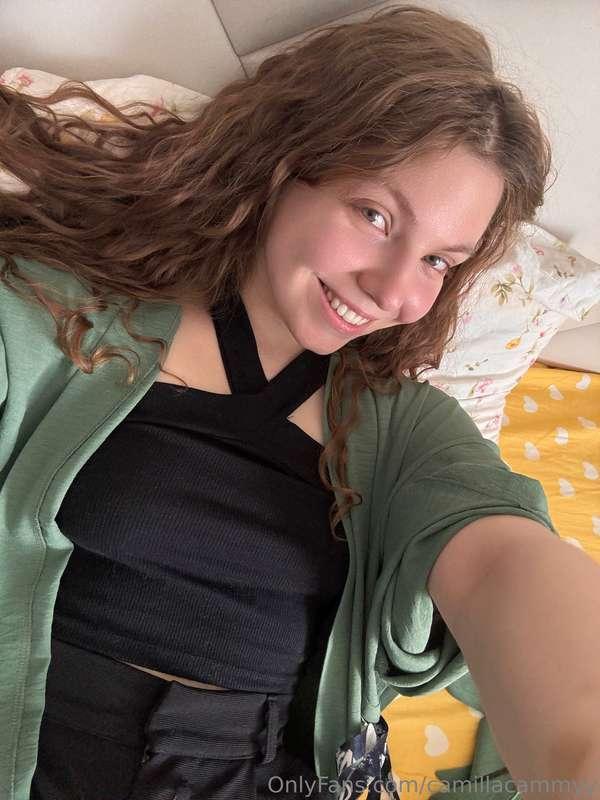 Here's a quick selfie so you don't forget what I look like! ..