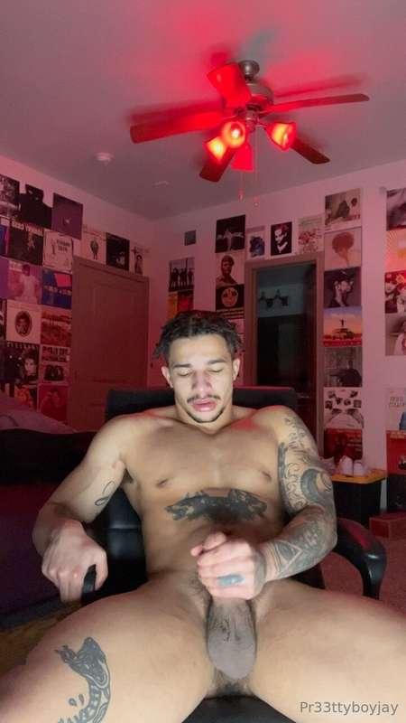 check out this dick hanging in ur DMs! 🍆