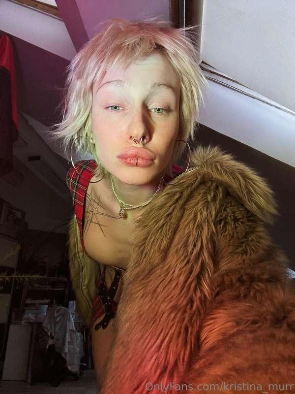 Why do all my best ideas come at 3 AM? 🌙Like, who needs slee..