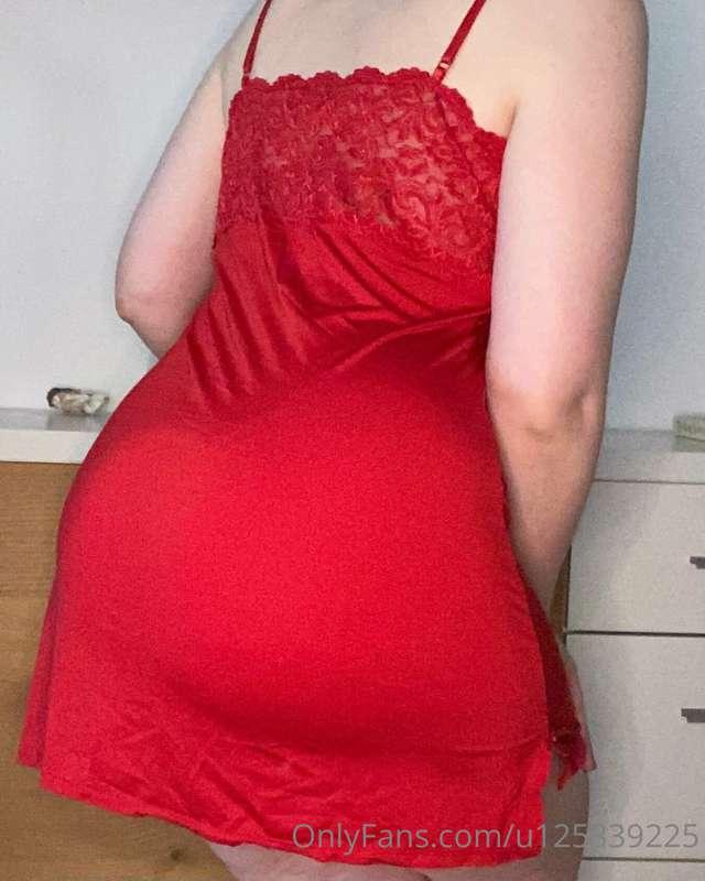Some asked for a pic in the red dress from my last video...h..