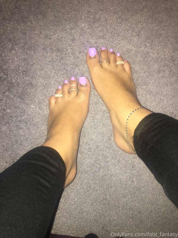 Flip flops and tie rings