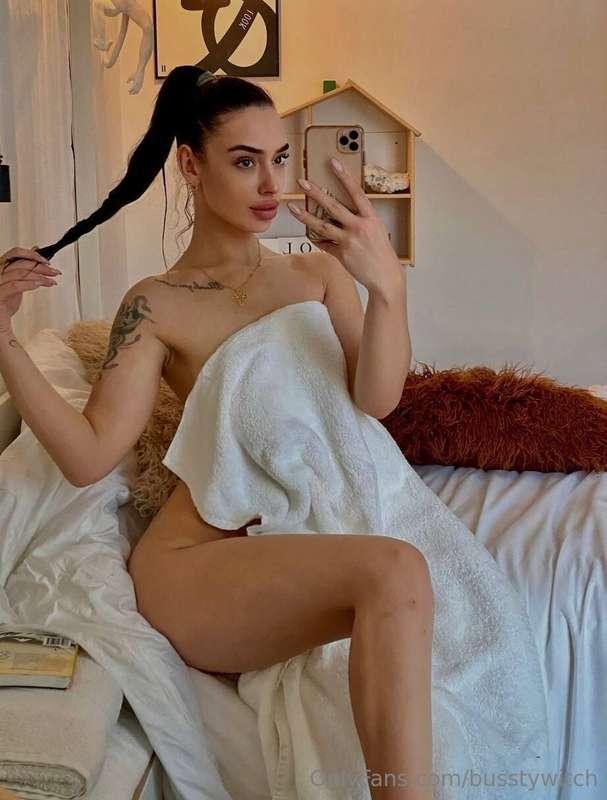 @ariana_gray
she loves the dirtiest shit you can imagine and..