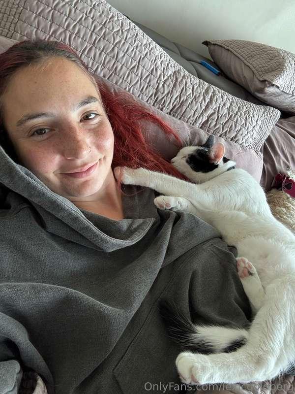 can't seem to leave my bed. keep me company? :)