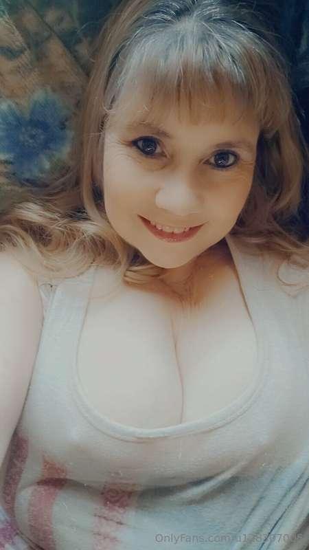 Hey grandma is available to sext and Snapchat with me so pm ..