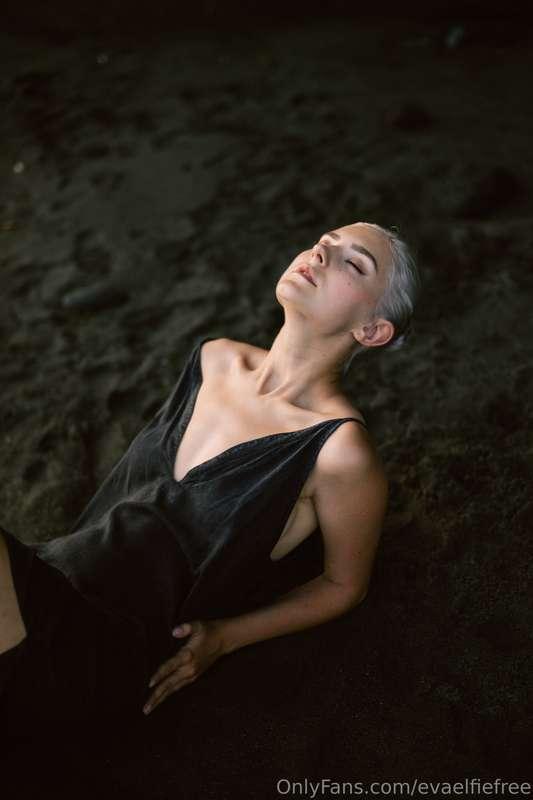 Here to wish you all a great day~ and baby don't forget to c..