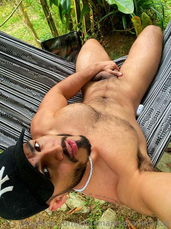 Do you want to join me on this hot afternoon?🥵😈