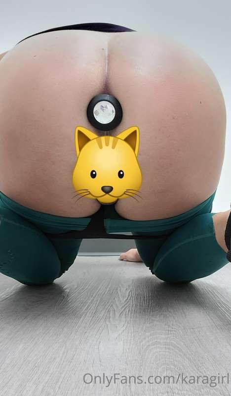 Vibrating butt plug is in 😈 let the fun begin 😝 the more tip..