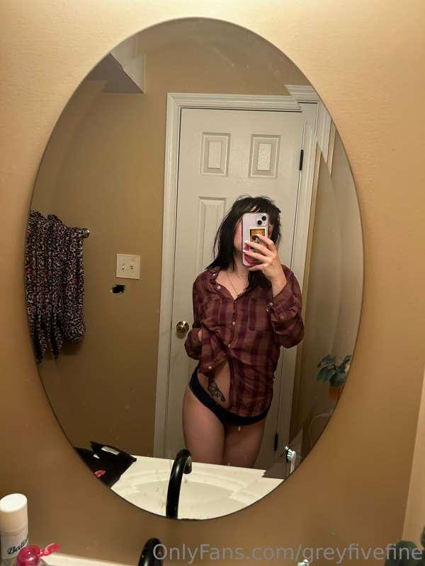 Good morning ☀️ happy Friday 🤤🤤