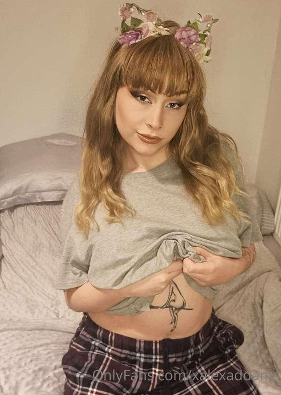 ## wanna see me strip for you?? 😈👇
I'll be taking off my clo..