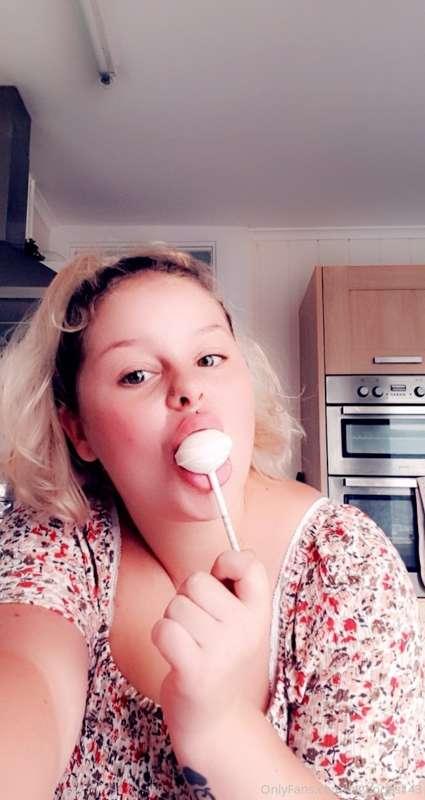Babe come see me sucking on a lolly pop and see where I put ..