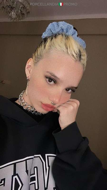 Ciao, sono Stella – 21 anni, solare e piena di energia! ✨Amo..