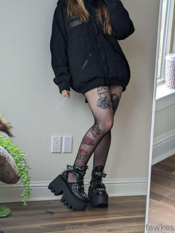 I bought a new outfit I thought y'all might enjoy c:<
