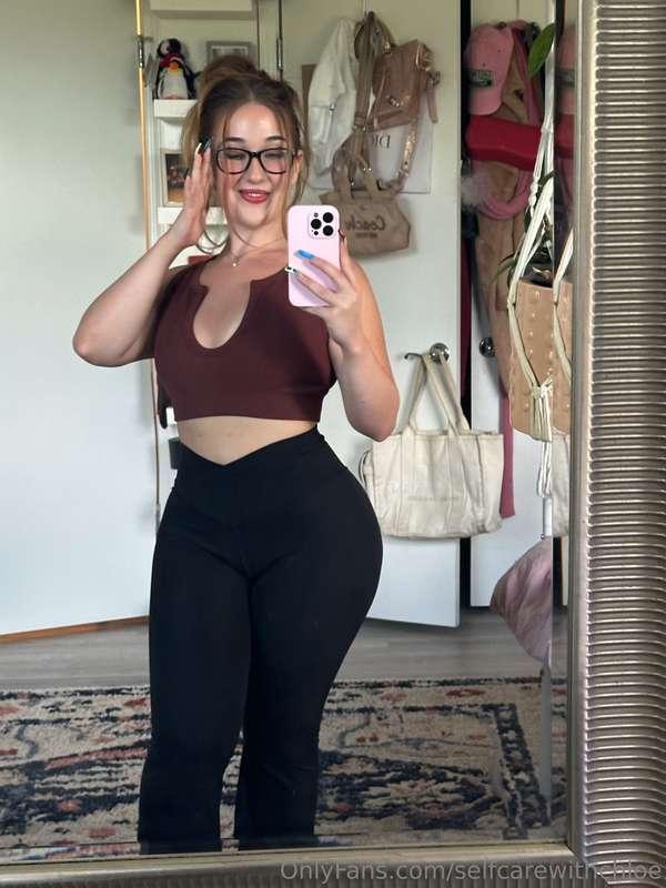 these leggings aren’t the only thing getting stretched tonig..