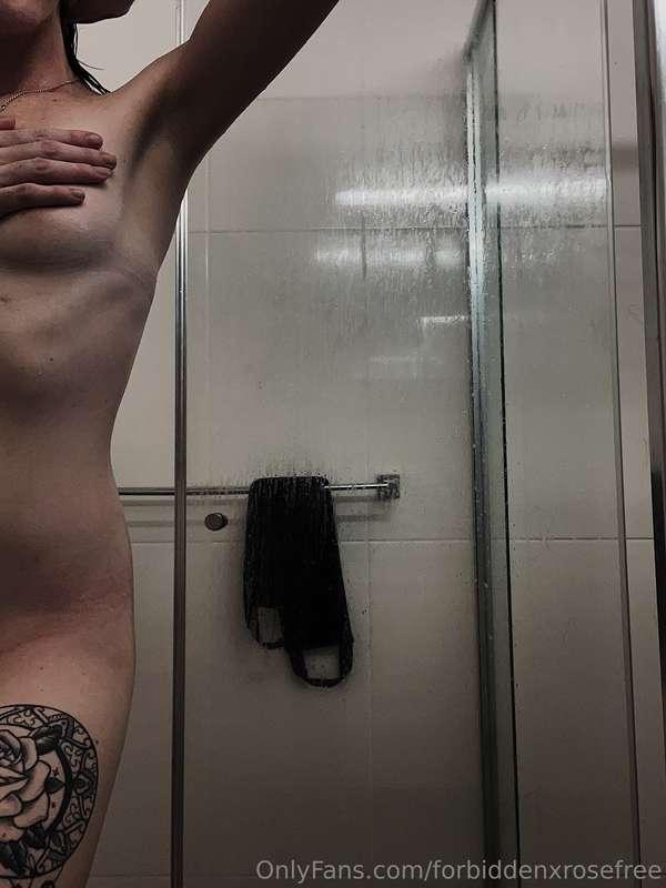 Was feeling cheeky after my shower 🤭 Why haven’t you subbed ..