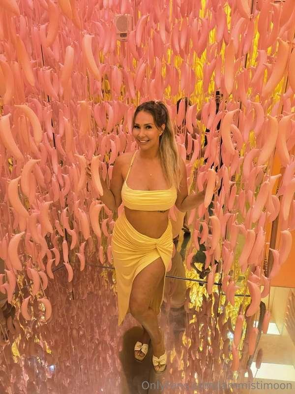 Naughty things happen when I wear yellow 💛