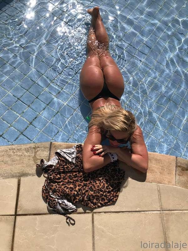 Bem ousada na piscina 😈