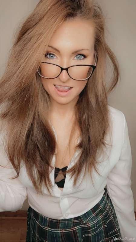 Wanna study together? 😘💦🤩. If you wanna see the good stuff y..
