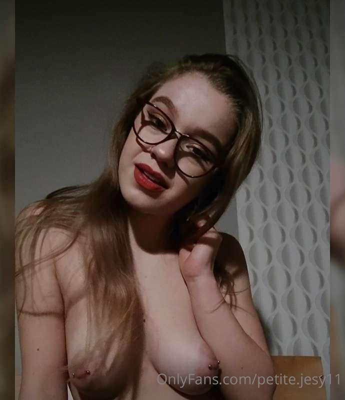 Do I look sexy with this glasses?👀👅🙈