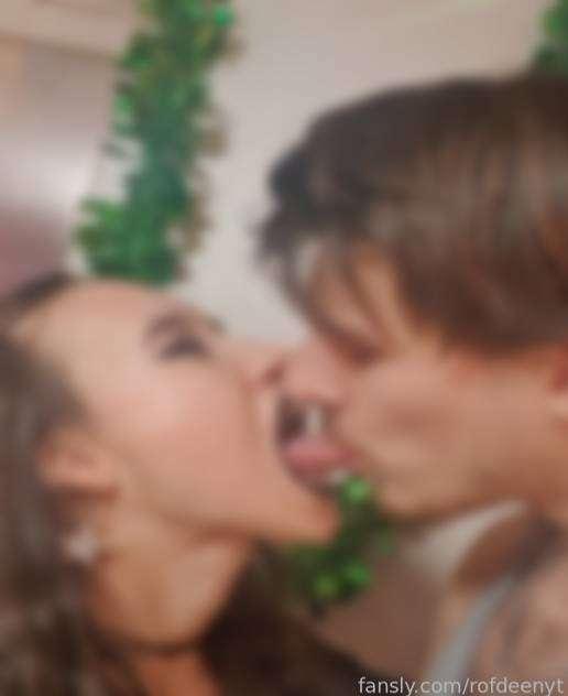 SUCK MY TONGUE!

#fyp
#rofdeenyt #sexy #fetish
#girl #girlfriend
#tongue #longtongue #bigtongue #tonguefetish 
#lips 
#lipstick #blacklips
#makeup
#lick #licking
#kiss #kissing
#suck #sucking
#tyneedfor 
#boy #boyfriend
#couple

@tyneedfor