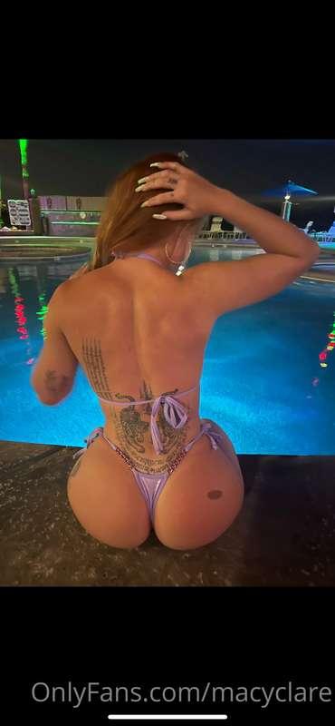 Late night swim anyone?😏