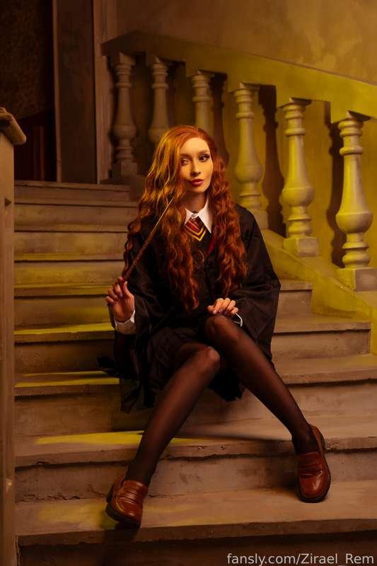 💗I will post sets for those who dont wanna get paid sub and buy content separately💗
ALL content I post with price on the feed is availiable for paid subscription!✨
⭐Hermione HD set⭐