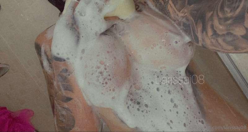 Wanna get all hot and steamy with me in the shower 😈🥵