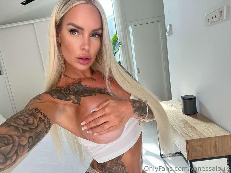 Could you take your eyes off of me ? 👀 
