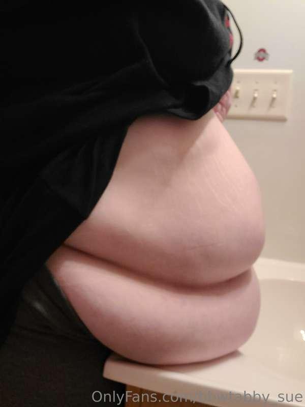 Plopping my belly onto the counter really feels amazing