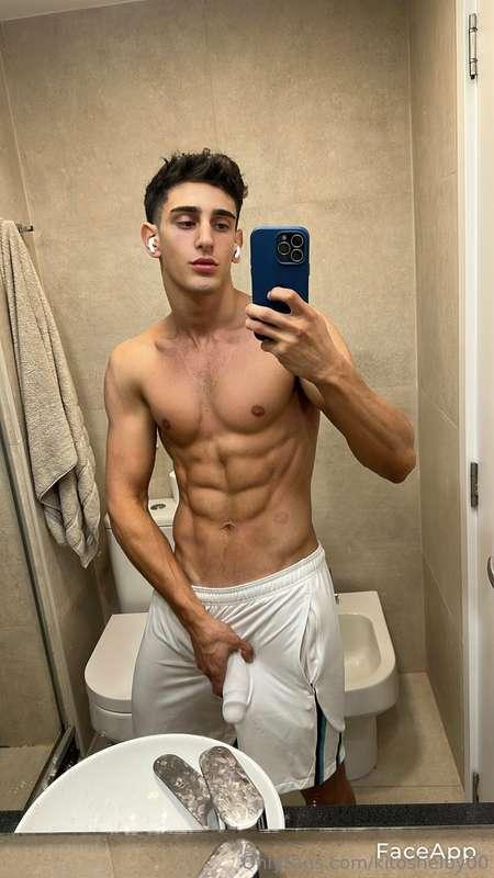I have it very refill with cum 💦👅
La tengo muy cargada de cu..