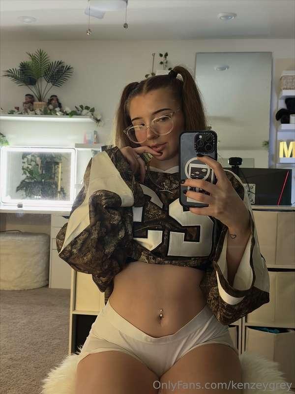 Want to see me strip, and undress for you….? 😉My @kenzeygrey..