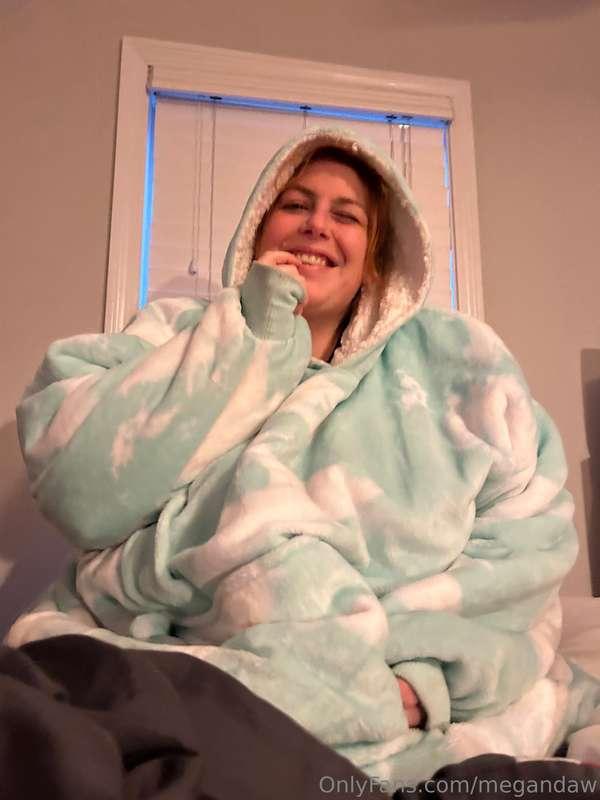 The Snuggie stays on 😌