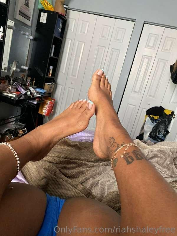 Need a pedi 🙃