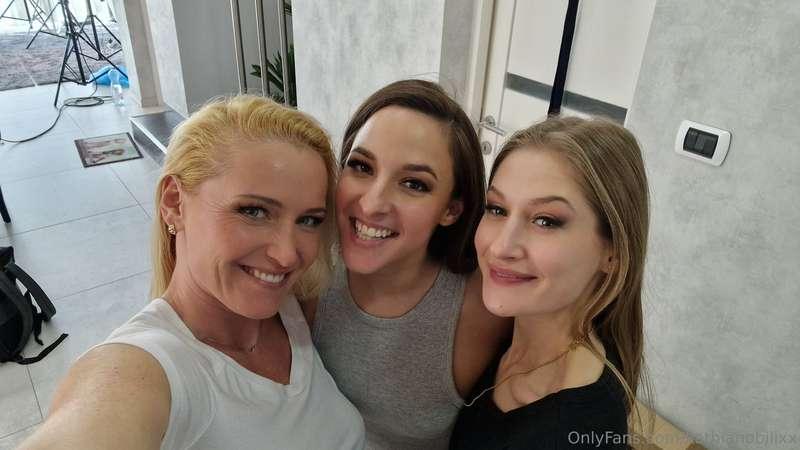 Do you like threesome? What an  🔥🔥🔥HOT 🔥🔥🔥THREESOME is that!