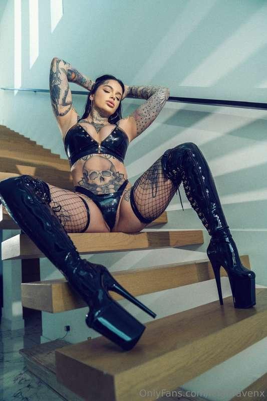 Slide into my DMs so I can empty your balls 🖤
