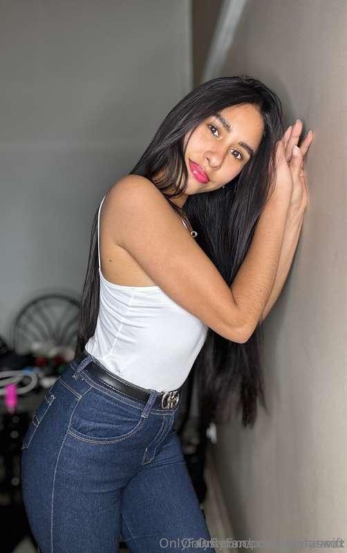 🔥 @pocahontasxox the perfect mix of sweet charm and bold ene..