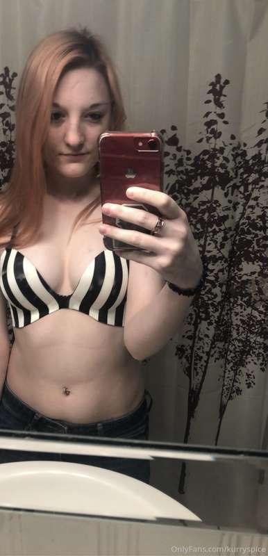 Been feeling so sexy in my new clothes.  What would you like..