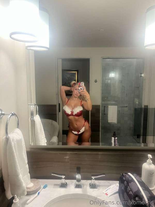 Im sure you can guess why I’m Santa’s Favorite…😈 DM me & I’l..