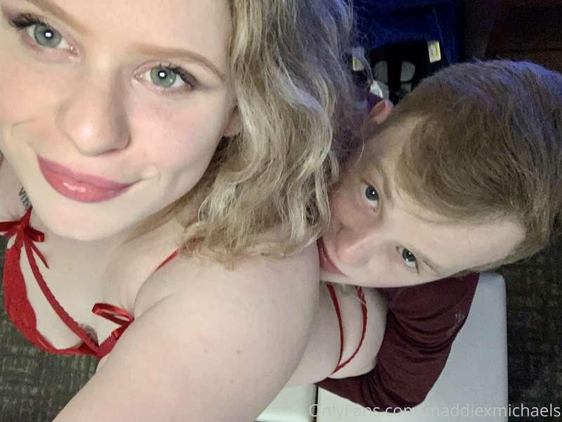 Just a ton of slutty pics of @jimmymichaelsx and I 🤤 best pu..