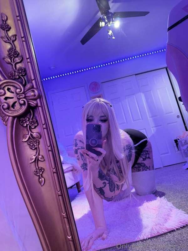 Thigh highs every day 😈