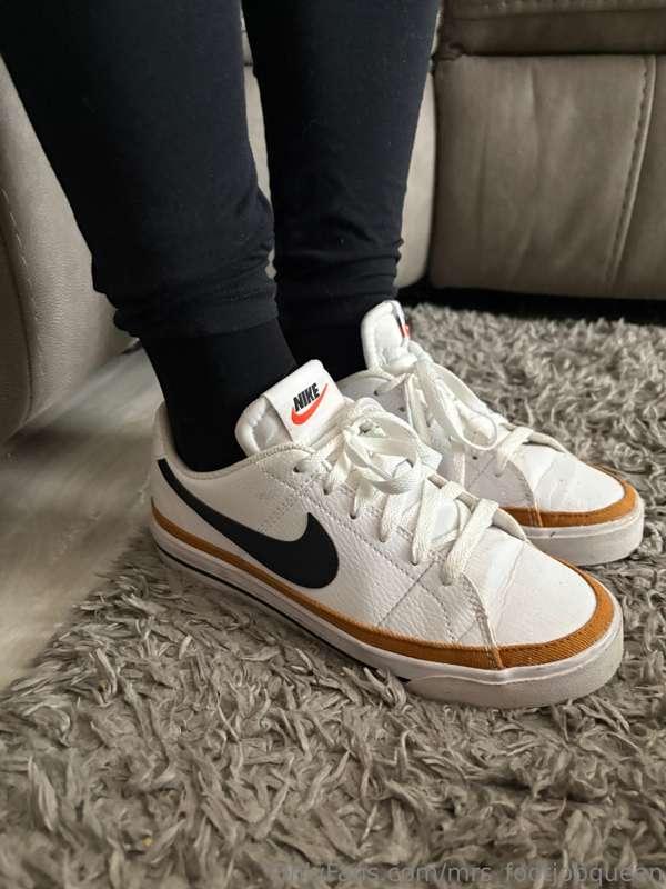 mrs_footjobqueen image #4